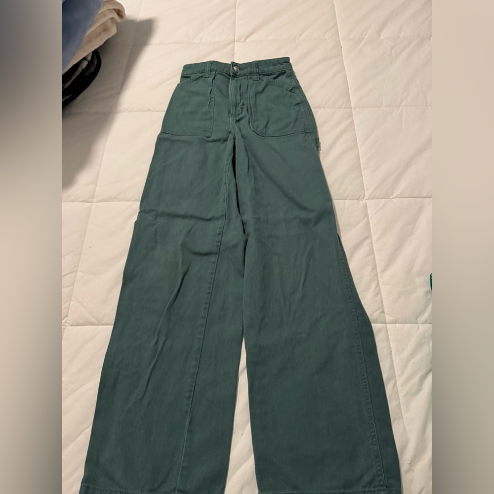 baggy green pants